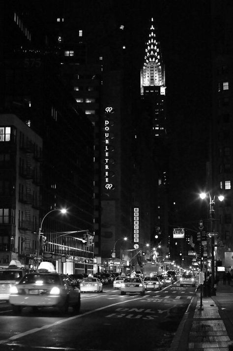 New York City Photography Big City Nights - Lexington Avenue and The Chrysler Building New York City Photography, Voyage New York, Black And White Photo Wall, Photography New York, New York Night, Black And White City, Black And White Picture Wall, Chrysler Building, City Street