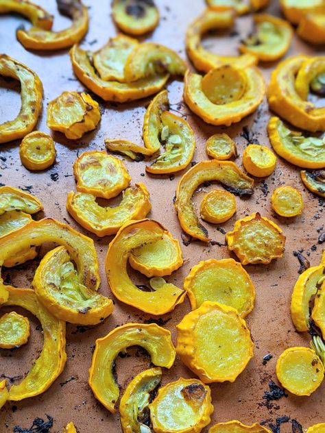 Roasted Crookneck Squash Recipe (Vegan, Gluten Free) - The Herbeevore Crookneck Squash Recipes, Yellow Crookneck Squash, Healthy Squash Recipes, Crookneck Squash, Best Cornbread Recipe, Squash Casserole Recipes, Butternut Squash Risotto, Baked Squash, Clam Recipes