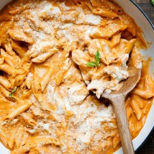 Ricotta Vodka Sauce, Pasta Recipes Ricotta, Blush Sauce Recipe, Blush Sauce, Pasta And Sauce, Vodka Sauce Recipe, Whipped Ricotta, Ricotta Pasta, Vodka Sauce