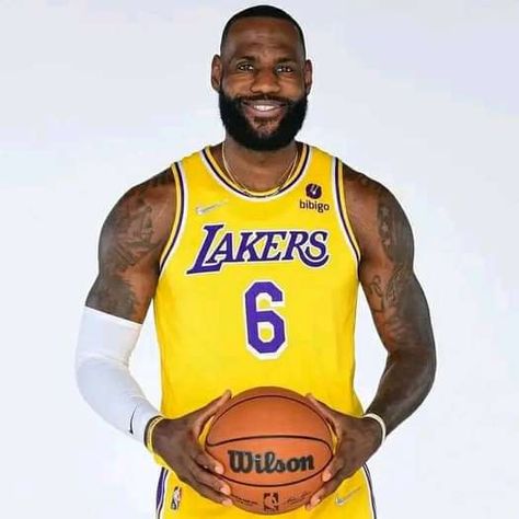 Always_a_fan - Your favorite player ♡ | Facebook Lakers Players, King James, Lebron James, Black Men, Shirt Designs, Sports Jersey, Basketball, Fan