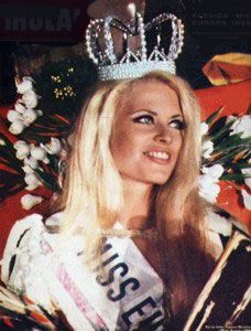 Leena Brusiin Finland (s. 1946 Turku) on vuoden 1968 Miss Suomi ja Miss… Pageant Queen Aesthetic, Beauty Queen Photoshoot, Beauty Pageant Aesthetic, Beauty Queen Aesthetic, Pageant Aesthetic, Queen Photoshoot, Pageant Life, Miss Pageant, Pageant Queen