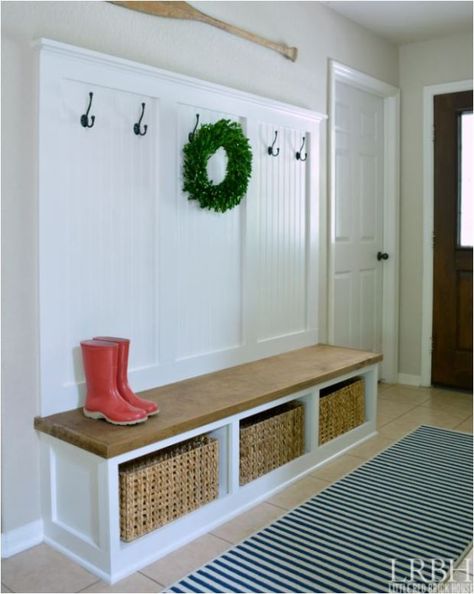 Built-In Benches in an Entry Rustic Mudroom, Diy Foyer, Ingangs Decor, Mudroom Cubbies, Vstupná Hala, Mudroom Entryway, Rustic Entryway, Mud Room Storage, Diy Entryway