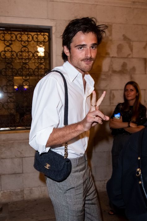 ❦ on X Men With Purses, Jacob Elordi Handbag, Jacob Elordi Purse, Jacob Elordi Style, Fashion In 2023, Men Handbag, Chanel Men, Jacob Elordi, Fashion Model Poses