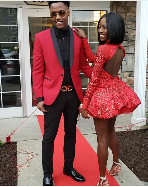 Red And Khaki Prom Couples, Red Prom Tuxedo, Prom Suits For Men Red, Red Prom Couple, Men Prom Outfit, Prom Looks For Guys, Red Prom Suit, Black Couple Outfits, Prom Fits