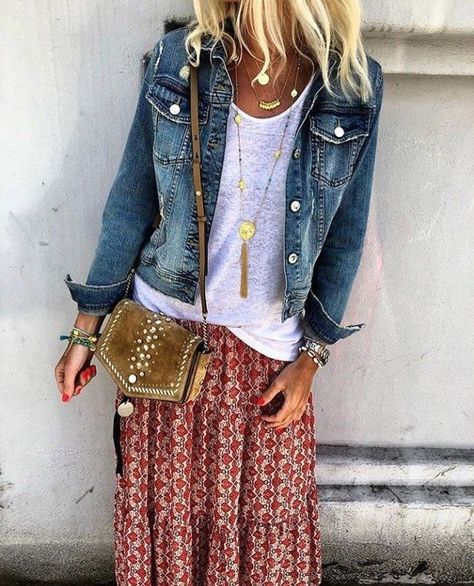 Vetement Hippie Chic, Casual Chic Denim, Aesthetic Hiking, Outfit Hiking, Look Boho Chic, Mode Hippie, Hiking Aesthetic, Denim On Denim, Stil Boho