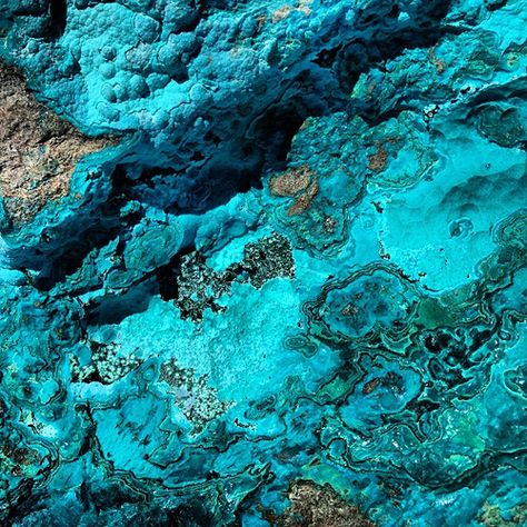 CHRYSOCOLLA #chrysocolla #blue #colorinspiration #turquoise #rock #stone  www.UrbanWarrior.info Mercury Astrology, Turquoise Rock, Turquoise Aesthetic, Inner Balance, Ocean Green, Geology Rocks, Sacred Stones, Pretty Rocks, Jewelry Boards