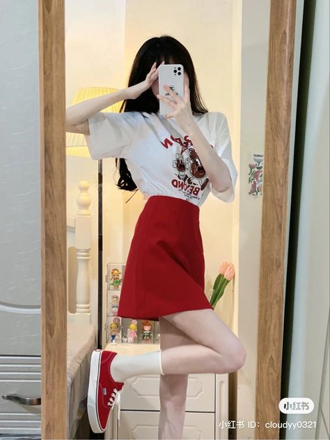 Red And White Summer Outfit, Red Girly Outfit, Red And White Aesthetic Outfit, Korean Valentines Day Outfit, Japanese Outfits Skirt, Japanese Skirt Outfits, Korean Red Outfit, Red Korean Outfits, Short Red Skirt Outfit