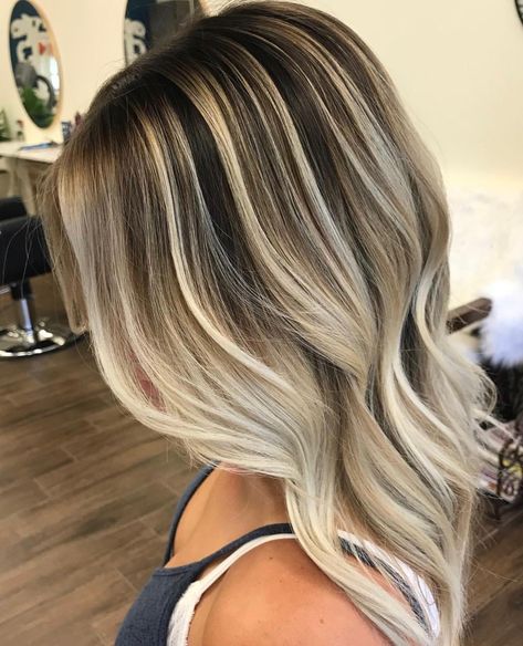 Stunning balayage using contrast and depth to highlight the platinum blonde pieces with a dropped down, dark shadow root. In love. Platinum Balayage, Beige Hair, Blond Balayage, Shadow Root, Balayage Hair Blonde, Brown Blonde Hair, Ombre Hair Color, Dark Roots, Balayage Highlights