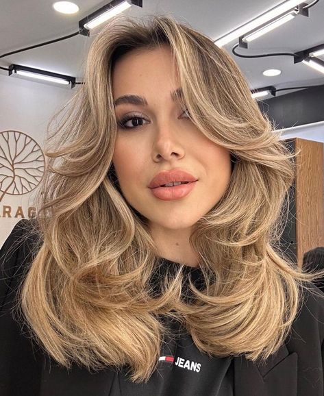 Medium Blonde Hair with Face Framing Layers Tan Skin Blonde Hair, Blonde Layered Hair, Hair Layers, Medium Blonde Hair, Light Curls, Layered Haircuts With Bangs, Framing Layers, Face Framing Bangs, Medium Layered Haircuts