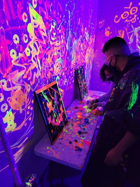 Glow In The Dark Paint Party Ideas, Neon Colors Painting, Rage Room Aesthetic, Splatter Paint Walls, Paint Splatter Room, Uv Room, Paint Splatter Wall, Splatter Room, Smash Room