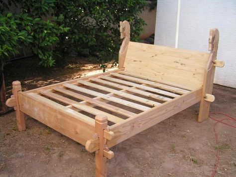 http://www.woodworkingtalk.com/f9/feasible-pic-heavy-41490/index2/ Viking Bed, Woodworking Plans Toys, Popular Woodworking Projects, Viking Decor, Medieval Furniture, Campaign Furniture, Woodworking Bed, Woodworking Toys, Small Woodworking Projects