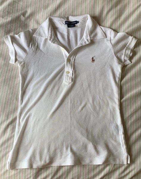 Great condition women's Ralph Lauren Polo shirt size Sm. Cute Polo Shirt Outfits For Women, Polo Shirt Women Aesthetic, Womens Shirt Outfit, Ralph Lauren Polo Shirt Women, Women's T-shirts, Polo Tops Women, Ralph Lauren Tops Women, Polo T-shirts, Tshirts For Women Casual Tees