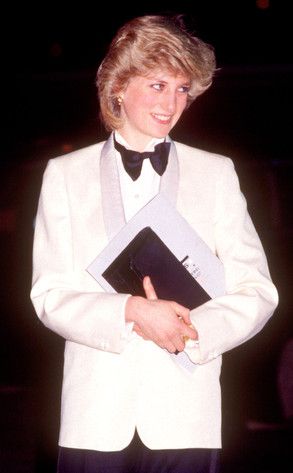 Princess Diana even supported lesbian/gay. She was an amazing beautiful woman Princess Diana Dresses, Princess Diana Fashion, Bianca Jagger, Princess Diana Family, Princess Diana Photos, Princess Diana Pictures, Princes Diana, Diana Fashion, Grace Jones