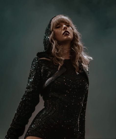 Swift Tour, Estilo Taylor Swift, Stadium Tour, Taylor Swift Outfits, Taylor Swift Album, Taylor Swift Wallpaper, Long Live Taylor Swift, Live Taylor, Taylor Swift 13