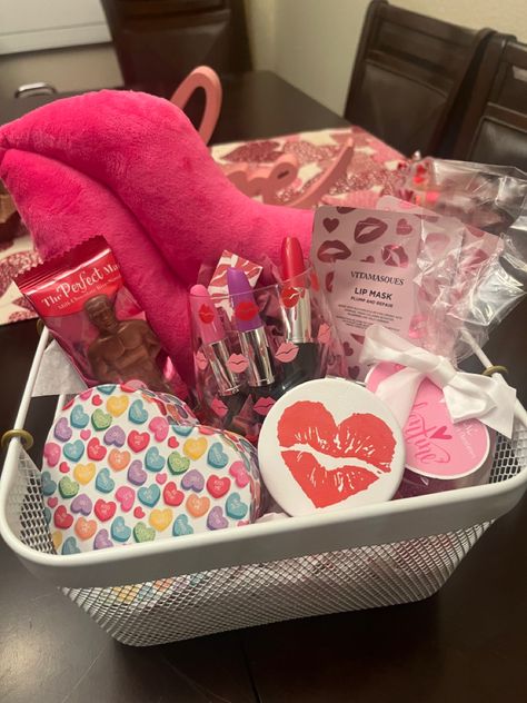 Bae Basket, Brr Basket, Valentines Basket, Surprise For Girlfriend, Diy Christmas Gifts For Boyfriend, Burr Basket, Valentines Day Baskets, Valentine Gift Baskets, Valentine Baskets