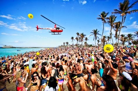 The Most Amazing Beach Party Destinations in the World Spring Break Miami, Spring Break Florida, Miami Beach Party, Spring Break Party, Spring Break College, Best Places To Vacation, Places In Florida, Party World, Spring Breakers