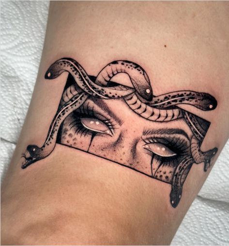 74 Best Medusa Tattoo Ideas For 2024 - Psycho Tats Medusa Tattoos, Tato Paha, Medusa Tattoo Design, Medusa Tattoo, Knee Tattoo, Large Tattoos, Tattoo Ideas For Women, Discreet Tattoos, Female Empowerment