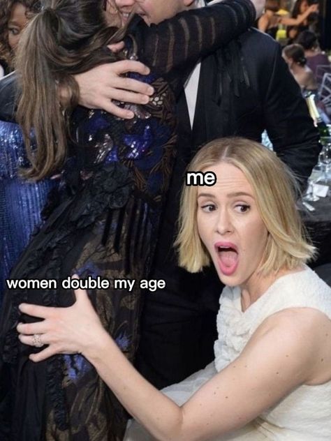 Sarah Paulson Kissing Women, Women Loving One Another, Mother Figure Aesthetic, Sarah Paulson Aesthetic, Middle Aged Woman Aesthetic, Sarah Paulson Memes, Older Woman Aesthetic, Mother Issues Aesthetic, Middle Aged Actresses