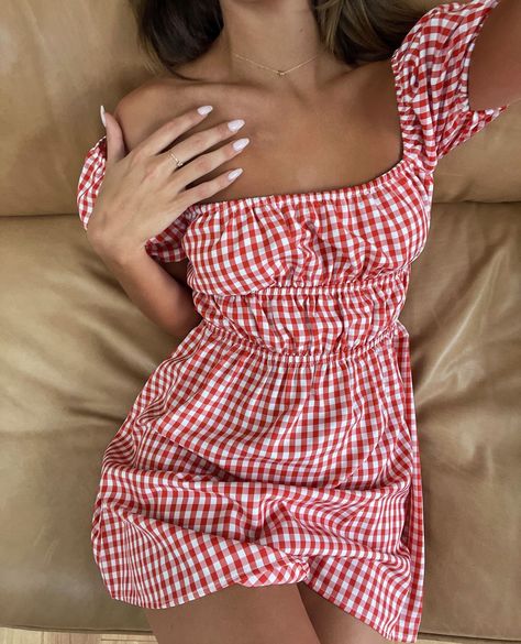 Trending: Red Gingham ❤️ Shop online now x Bree Prescott, Cutesy Clothes, Outfits Evening, Trendy Date Night Outfit, Stylish Tops For Girls, Red Gingham Dress, Gingham Mini Dress, Gingham Outfit, Hot Pink Nails