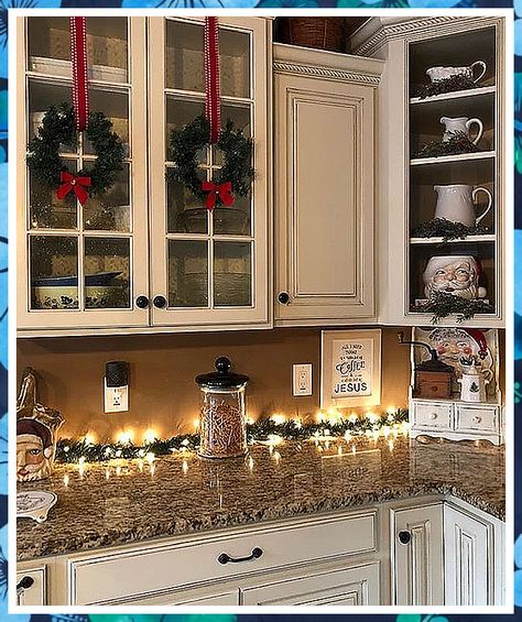 Christmas Kitchen Ideas - Just Face It! - Finding a product is not easy. Try here to get all your supplies. Cozy Winter Apartment Decor, Apt Christmas Decorating Ideas, Cozy Christmas Kitchen, Christmas Kitchens, Christmas Kitchen Decor Ideas, Ideas Decoracion Navidad, Cozy Christmas Decor, Christmas Apartment, Kitchen Christmas