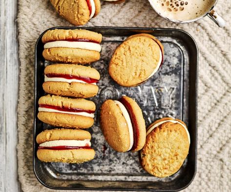 Make your own homemade biscuits with the best Monte Carlo biscuit recipe, complete with a cream & jam filling just like the classic Arnott's cookie. Monte Carlo Biscuits, Kingston Biscuits, Afternoon Tea Biscuits, Garibaldi Biscuits, White Chocolate Macadamia Cookies, Picnic Desserts, Homemade Shortbread, Coconut Biscuits, Anzac Biscuits