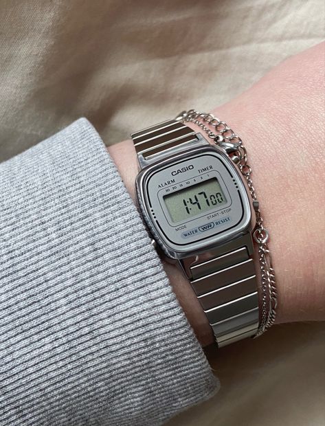 Classy Watches Women, Casio Vintage Watch Woman, Womens Watches Minimalist, Casio Watch Aesthetic, Trendy Watches Women, Vintage Casio Watch, Vintage Saat, Aesthetic Watch, Casio Watch Women