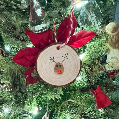 Kids Thumbprint Ornaments, Thumbprint Snowman Ornament, Finger Print Reindeer Ornament, Thumb Print Reindeer Ornaments, Rudolph Ornaments Kids, Fingerprint Reindeer Ornament, Thumb Print Ornaments, Kids Fingerprint Ornaments, Reindeer Ornament Craft