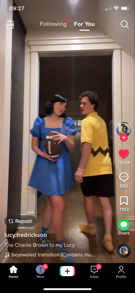 Charlie Brown Halloween Costumes, Charlie Brown And Lucy, Lucy Costume, Cute Couples Costumes, Cute Group Halloween Costumes, Matching Halloween Costumes, Charlie Brown Halloween, Halloween Coustumes, Halloween Pumpkin Designs