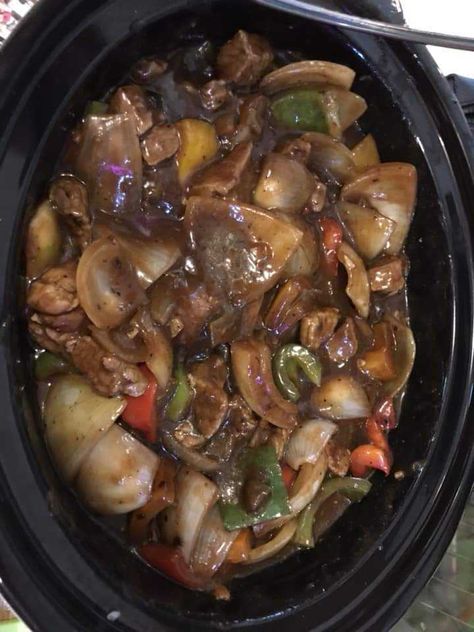 Beef in Black Bean Sauce - Slow Cooker Tip Beef In Black Bean Sauce, Boursin Pasta Recipe, Bean Sauce Recipe, Black Bean Sauce Recipe, Lasagna Recipe Slow Cooker, Stew And Dumplings, Vegan Crockpot, Chicken Kebab, Beef Brisket Recipes