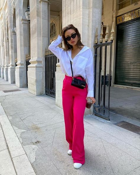 MELISSA A. R (@mimiarr) • Photos et vidéos Instagram Light Academia Lifestyle, Pink Trousers Outfit, Colored Pants Outfits, Wide Leg Trousers Outfit, Pant Outfits For Women, Pink Pants Outfit, Wide Leg Pants Outfit, Look Rose, Pink Trousers