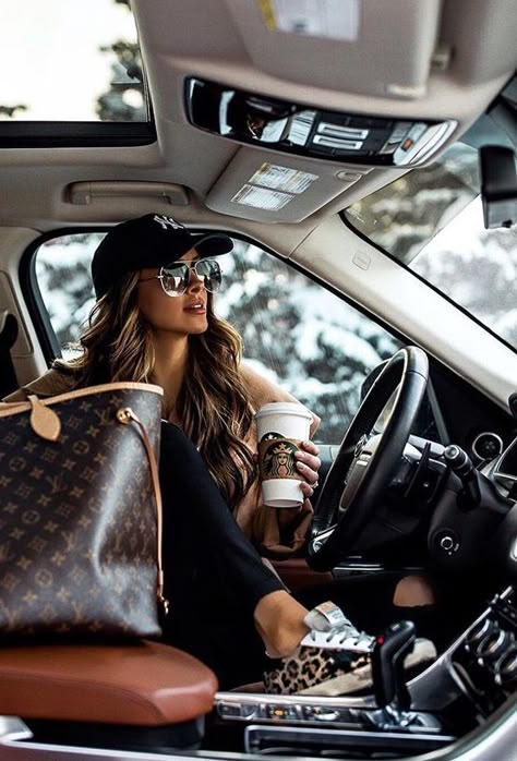 Boss Lady Photoshoot, Car Poses, Luxury Details, Luxury Lifestyle Women, Lifestyle Women, Luxury Lifestyle Dreams, Women Lifestyle, Winter Mode, Classy Women