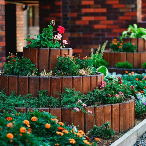 Raised Bed Flower Garden, Simple Flower Bed Ideas, Beautiful Raised Garden Beds, Stone Flower Beds, Raised Flower Beds, Flower Bed Designs, Building A Raised Garden, Garden Flower Beds, Planting Ideas