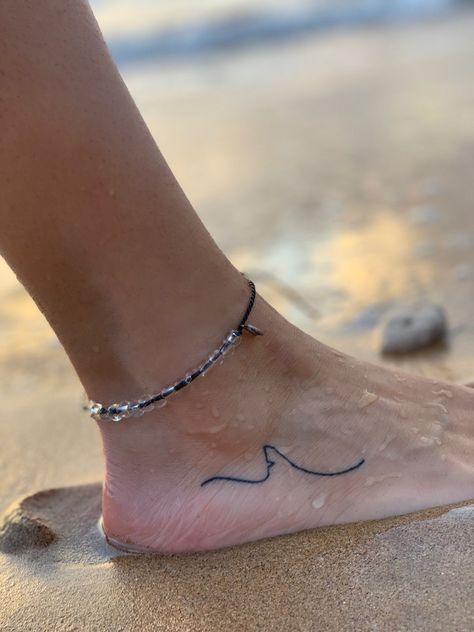 Small Shark Fin Tattoo, Tattoos For Swimmers, Simple Guy Tattoos, Thalassophile Tattoo, Environmental Tattoo, Shark Fin Tattoo, Fine Line Shark Tattoo, Simple Shark Tattoo, Small Shark Tattoo