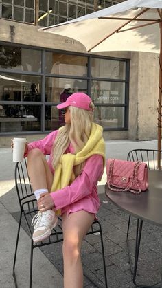 Fashion Lover Aesthetic, 550 New Balance, Outfit Rosa, Gala Outfits, Met Gala Outfits, Rose Parade, Color Combos Outfit, Pastel Outfit, Outfit Pink