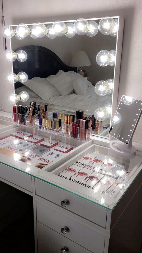 #impressionsvanity #vanity #slaystation Ikea Makeup Vanity, Vanity With Lights, Rangement Makeup, Diy Makeup Vanity, Makeup Room Decor, Vanity Room, Diy Vanity, Vanity Design, Clear Top