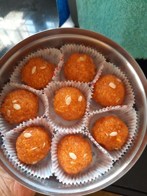 Motichur ladoo Ladoo Recipe, Vegetarian Fast Food, Homemade Sweets, Sweet Dishes Recipes, Indian Sweets, Snap Food, Food Snapchat, Online Sales, Stylish Dresses