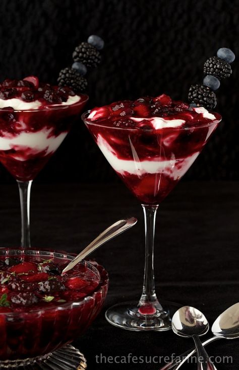 Mixed Berry Compote, Glace Fruit, Fancy Brunch, Compote Recipe, Yummy Deserts, Berry Compote, Greek Yogurt Recipes, Chocolate Heaven, Fancy Desserts