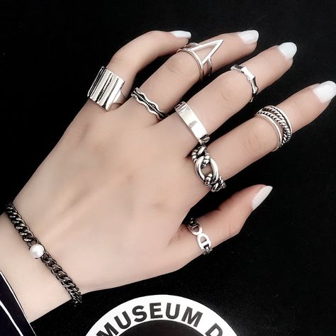 Hand Jewelry Rings, Grunge Jewelry, Edgy Jewelry, Jewelry Accessories Ideas, Dope Jewelry, Girly Accessories, Classy Jewelry, Fancy Jewellery, Cute Rings