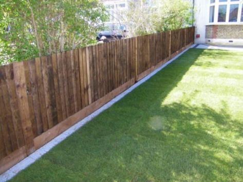 stopping-weeds-along-the-fence Patio Chico, Front Yard Fence, Lawn Edging, Fence Landscaping, Modern Fence, Dog Fence, Privacy Fence, Backyard Fences, Wooden Fence