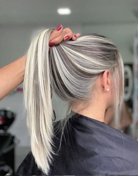 Our 10 Most-Liked Posts from Instagram this Week - Galleries - Modern Salon Hairstyles Pigtails, Fesyen Rambut, Dark Roots Blonde Hair, Vlasové Trendy, Balayage Blonde, Blending Gray Hair, Gray Hair Highlights, Hacks Clothes, Blonde Hair Shades