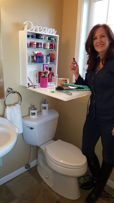 I got an email recently from Johanna Paige, a grade school PE teacher who invented a nifty solution to counter-less bathrooms. A mix between a medicine cabinet and a table, this wall-mounted organi… Tiny House Furniture, Camper Interior Design, Makeup Light, Tiny House Storage, Narrow Living Room, Master Bathrooms, Tyres Recycle, Tiny House Bathroom, Small Bathroom Storage