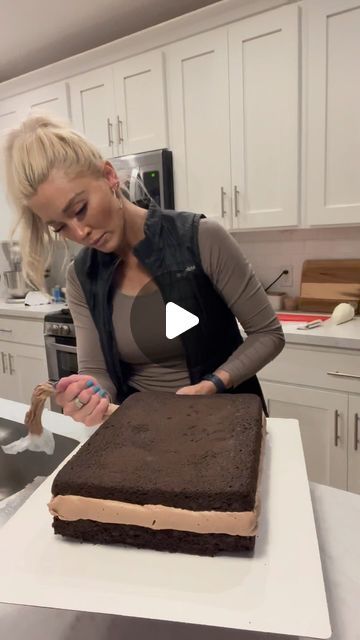 Whitney Berge on Instagram: "Filling & Frosting a Sheet Cake   Flavor- 3x Chocolate  Chocolate Cake Layers, Chocolate Buttercream Frosting and Semi Sweet Chocolate Ganache.  #theblondewhobakes #cakes #cake #cakedecorating #cakeoftheday #food #foodie #yum #chocolate #chocolateganache #chocolatelover #baking #dessert #cakevideo #cakesofinstagram #sheetcake #instagram #instagood #instafood" Chocolate Birthday Sheet Cake Decoration, Chocolate Lover Birthday Cake, Gourmet Chocolate Cake, Colorful Chocolate Cake, Diy Chocolate Cake Decoration, Decorate Chocolate Cake Ideas Birthdays, Half Chocolate Half Vanilla Cake Design, 18th Birthday Sheet Cake Ideas, Brownie Cake Tower