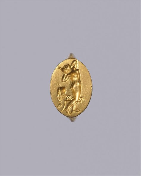 Gold ring with intaglio of a naked woman | Greek | Classical | The Metropolitan Museum of Art Greek Antiquity, Gold Finger Rings, Roman Art, Classical Style, Greek Jewelry, Greek Art, Ancient Jewelry, Museum Collection, Metropolitan Museum Of Art