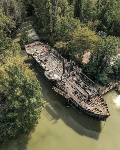 Interesting Structures, Deserted Places, Derelict Places, Desert Places, Beautiful Ruins, Old Sailing Ships, Vintage Instagram, Abandoned Ships, The Vessel