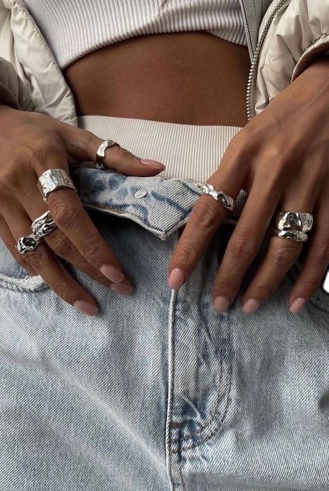 Chunky Silver Jewellery, Dope Jewelry, Classy Jewelry, Jewelry Lookbook, Jewelry Photography, Beauty And Fashion, Girly Jewelry, Dream Jewelry, Jewelry Inspo