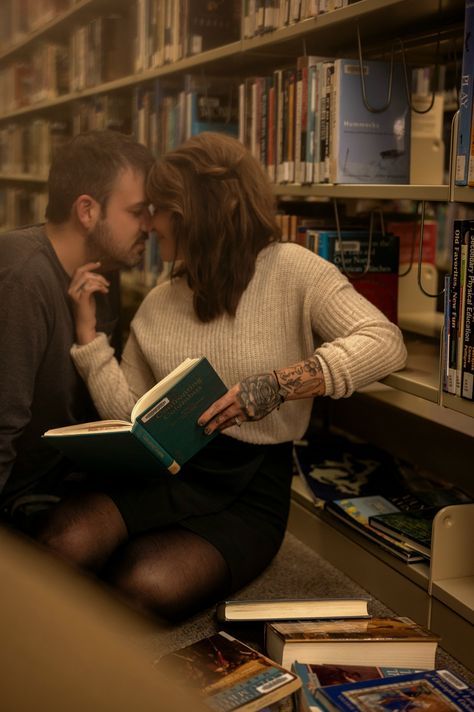 Booktok Couples Fanart, Couple Reading Photoshoot, Library Couple Shoot, Bookshop Engagement Photos, Library Pre Wedding Shoot, Library Family Photoshoot, Bookstore Wedding Photos, Couple In A Library, Academia Engagement Photos