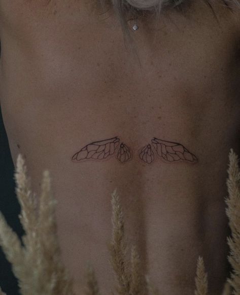 Fairy Wing Tattoos, Butterfly Wing Tattoo, Ephemeral Tattoo, Tattoo Fairy, Tattoo Designs Small, Wing Tattoos On Back, Fairy Butterfly, Handpoke Tattoo, Wing Tattoo