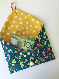 Fabric Envelopes, Gifting Money, Fabric Envelope, Sewing To Sell, Christmas Sewing Projects, Scrap Fabric Projects, Quilted Gifts, Small Sewing, Gift Envelope