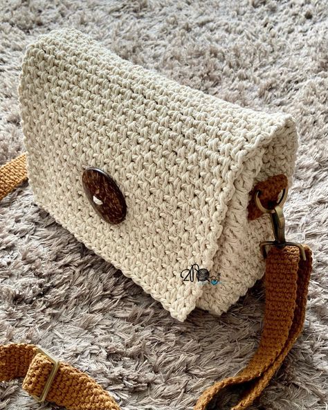 Crochet Minimalist Sling Bag ~ Free Pattern – zNooi cRaft cOrner Crochet Bag Drawstring, Crochet Sling Bag Free Pattern, Sling Bag Crochet, Crochet Messenger Bag, Sling Bag Pattern, Crochet Sling Bag, Bag Free Pattern, Purse Patterns Free, Cross Body Bag Pattern