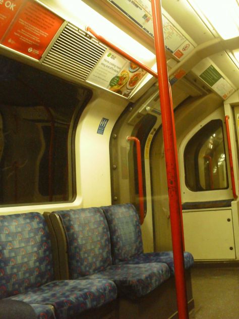 London Subway, Tube Station Aesthetic, London Subway Aesthetic, London Core, Train Aesthetic, Train Subway Aesthetic, Dark Metro Aesthetics, Underground Train Station Aesthetic, London Metro